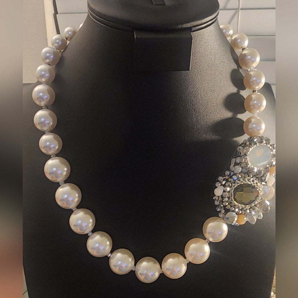Elegant Pearl Necklace‎ with Crystal Accent